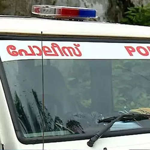 ബ്രേക്കപ്പായി; സമ്മാനമായി നൽകിയ ബൈക്ക് തിരികെ നൽകാത്തതിന് യുവാവിനെ കുത്തിപ്പരിക്കേൽപ്പിച്ച് പെണ്‍സുഹൃത്തും സംഘവും