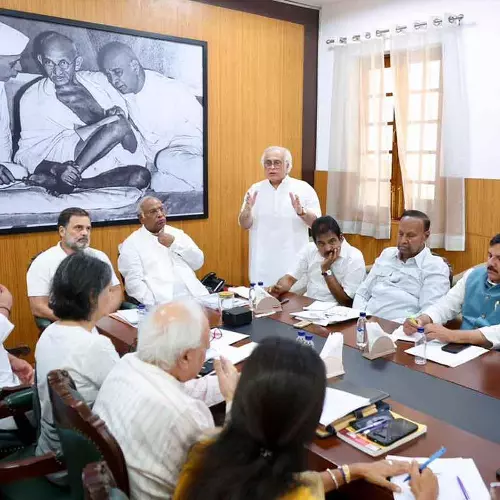 വനിതാ സംവരണ ബില്ലിന്റെ മറവില്‍ മണ്ഡല പുനർനിർണയം: ബില്ലിനെ ഒറ്റക്കെട്ടായി എതിർക്കാൻ പ്രതിപക്ഷം