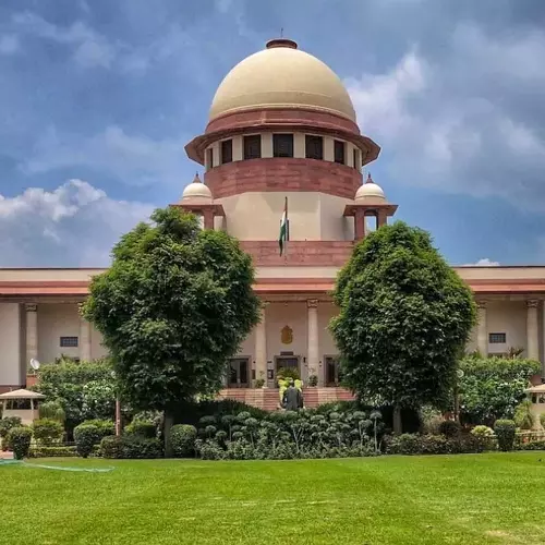 സാമൂഹിക പരിഷ്‌കരണത്തിന്റെ പേരില്‍ ഒരു മതത്തിന്റെ അന്തസത്ത ഇല്ലാതാക്കാന്‍ കഴിയില്ല: ശബരിമല കേസിൽ സുപ്രിംകോടതി