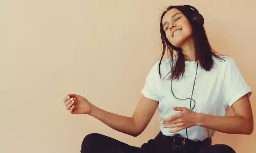 സ്ഥിരമായി ഹെഡ്ഫോൺ ഉപയോഗിക്കാറുണ്ടോ? ഇക്കാര്യങ്ങൾ ശ്രദ്ധിച്ചില്ലെങ്കിൽ പണികിട്ടും