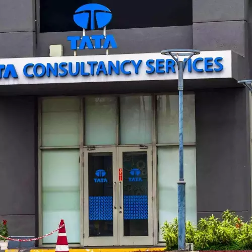 നാസിക് ടി.സി.എസിലെ കേസ് കെട്ടിച്ചമച്ചത്; ‘ആൾ ദൈവ’ത്തിന് എതിരായ കേസിൽ നിന്ന് ശ്രദ്ധതിരിക്കാനെന്ന് ബന്ധുക്കൾ