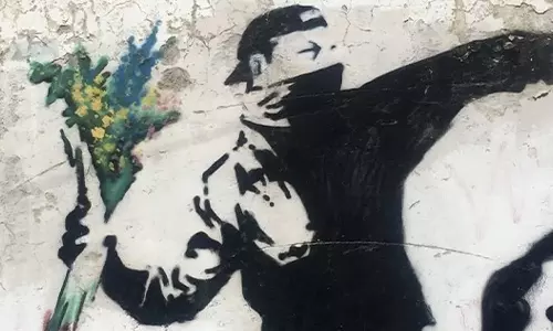 അറബി സാഹിത്യത്തിലെ യുദ്ധം: വീര്യത്തിന്റെ സംഗീതം മുതൽ വിനാശത്തിന്റെ വിലാപം വരെ