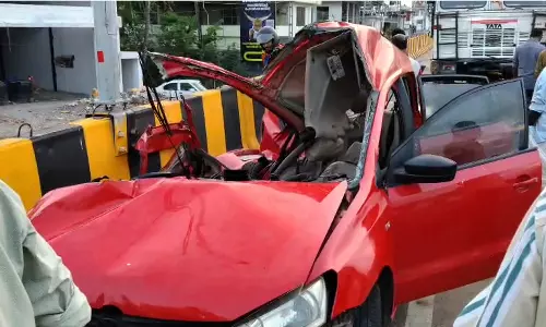 കൊല്ലം കൊട്ടിയത്ത് വാഹനാപകടം; രണ്ട് യുവാക്കൾ മരിച്ചു