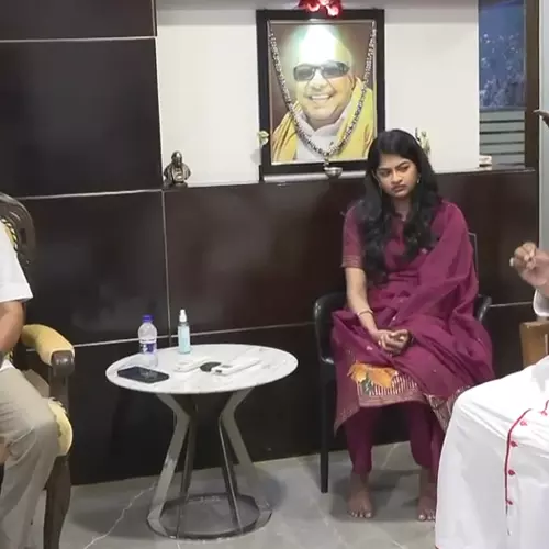 പരസ്യപ്രചാരണം തീരാൻ രണ്ടു നാൾ മാത്രം; കൊടുമ്പിരി കൊണ്ട് തമിഴ്നാട്ടിലെ തെരഞ്ഞെടുപ്പ് പ്രചാരണം