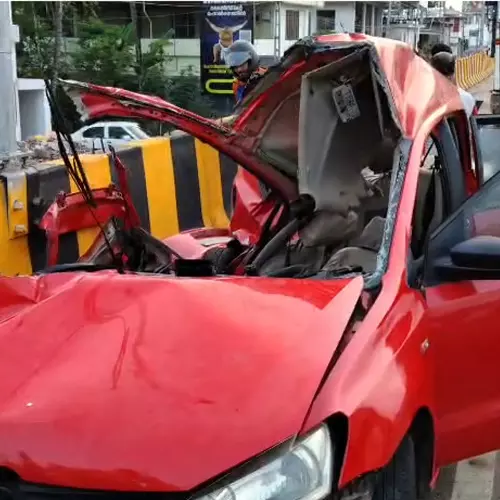 കൊല്ലം കൊട്ടിയത്ത് വാഹനാപകടം; രണ്ട് യുവാക്കൾ മരിച്ചു