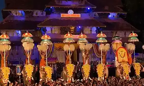 പൂരം കൊടിയേറി മക്കളേ..!!; തൃശൂ‍ർ പൂരത്തിന് കൊടിയേറി