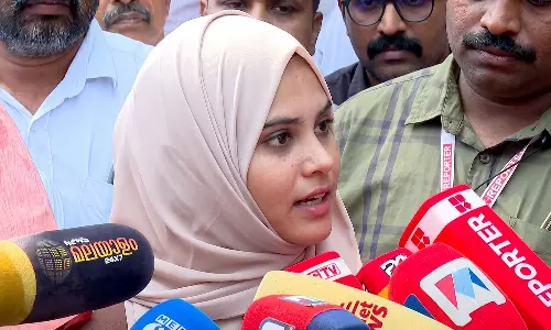 തുറന്ന റൂമിന്റെ മുകളിൽ എഴുതിയത് സ്‌ട്രോങ് റൂം എന്നാണ്; ഉള്ളിലേക്ക് പോവരുതെന്ന് പറഞ്ഞു: പേരാമ്പ്ര യുഡിഎഫ് സ്ഥാനാർഥി ഫാത്തിമ തഹിലിയ