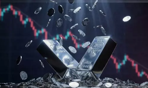 ലക്ഷങ്ങൾ ലാഭം തന്ന വെള്ളിക്ക് ഇപ്പോൾ എന്തുപറ്റി? മൂന്ന് മാസത്തിനിടെ ഇടിഞ്ഞത് 46%; നിലവിൽ വാങ്ങുന്നത് ബുദ്ധിപരമായ നീക്കമോ?