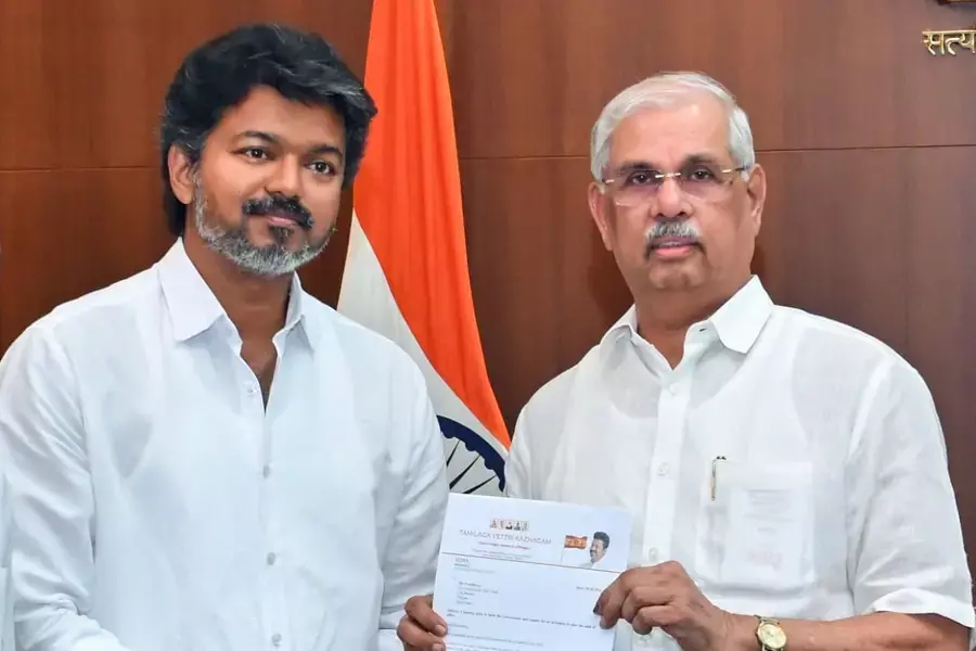 വിജയിയുടെ നാളത്തെ സത്യപ്രതിജ്ഞ അനിശ്ചിതത്വത്തിൽ വിജയിയുടെ നാളത്തെ സത്യപ്രതിജ്ഞ അനിശ്ചിതത്വത്തിൽ