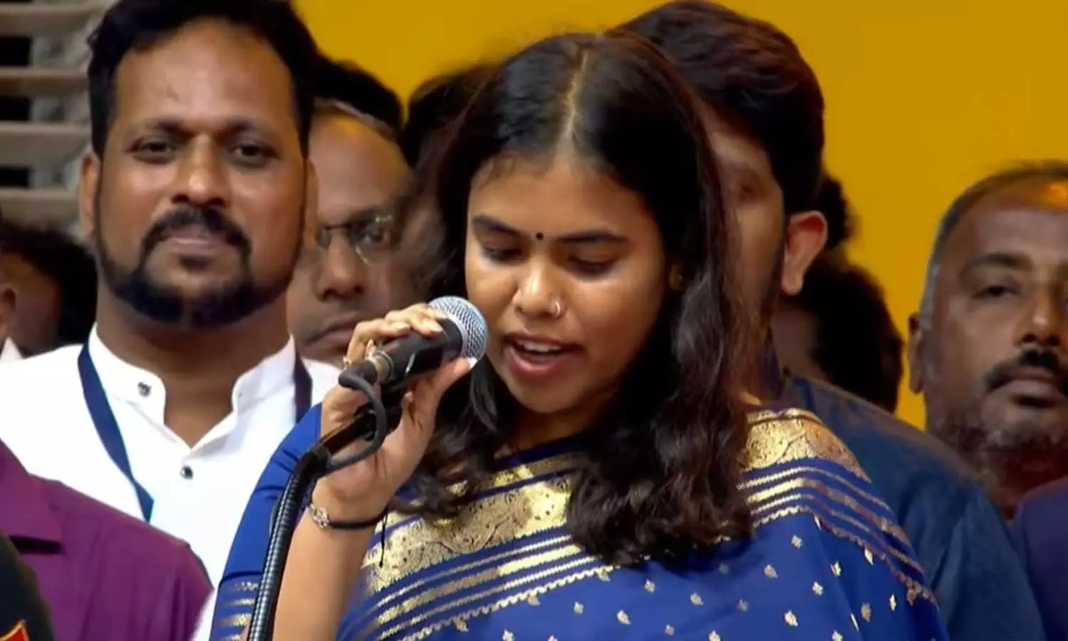 വിജയ് പടയിലെ യുവ വിസ്മയം; അഞ്ച് ഭാഷകളിൽ പ്രാവീണ്യം; തെരഞ്ഞെടുപ്പ് തന്ത്രജ്ഞയിൽ നിന്ന് മന്ത്രിയിലേക്ക്, ആരാണ് കീർത്തന? വിജയ് പടയിലെ യുവ വിസ്മയം; അഞ്ച് ഭാഷകളിൽ പ്രാവീണ്യം; തെരഞ്ഞെടുപ്പ് തന്ത്രജ്ഞയിൽ നിന്ന് മന്ത്രിയിലേക്ക്, ആരാണ് കീർത്തന?