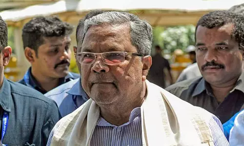 വിദ്യാലയങ്ങളിൽ കാവി ഷാളുകൾ അനുവദിക്കില്ല; വിശ്വാസത്തിന്റെ ഭാഗമായ തലപ്പാവ്, രുദ്രാക്ഷം, പൂണൂൽ, ഹിജാബ് എന്നിവ ധരിക്കാം - സിദ്ധരാമയ്യ