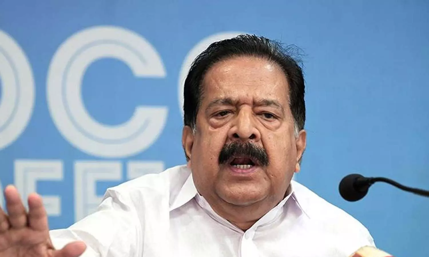 വി.ഡി സതീശന് ആശംസകൾ; ഒടുവിൽ മൗനം വെടിഞ്ഞ് ചെന്നിത്തല വി.ഡി സതീശന് ആശംസകൾ; ഒടുവിൽ മൗനം വെടിഞ്ഞ് ചെന്നിത്തല