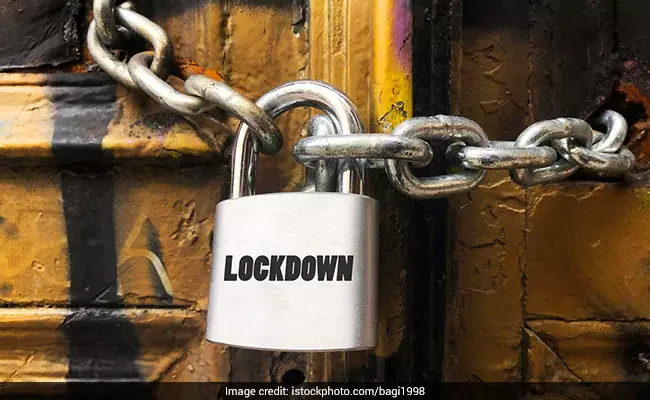 എത്ര ദിവസത്തേക്കുള്ള ഇന്ധനം സ്റ്റോക്കുണ്ട്; രാജ്യം ലോക്ഡൗണിലേക്ക് നീങ്ങുമോ ? എത്ര ദിവസത്തേക്കുള്ള ഇന്ധനം സ്റ്റോക്കുണ്ട്; രാജ്യം ലോക്ഡൗണിലേക്ക് നീങ്ങുമോ ?