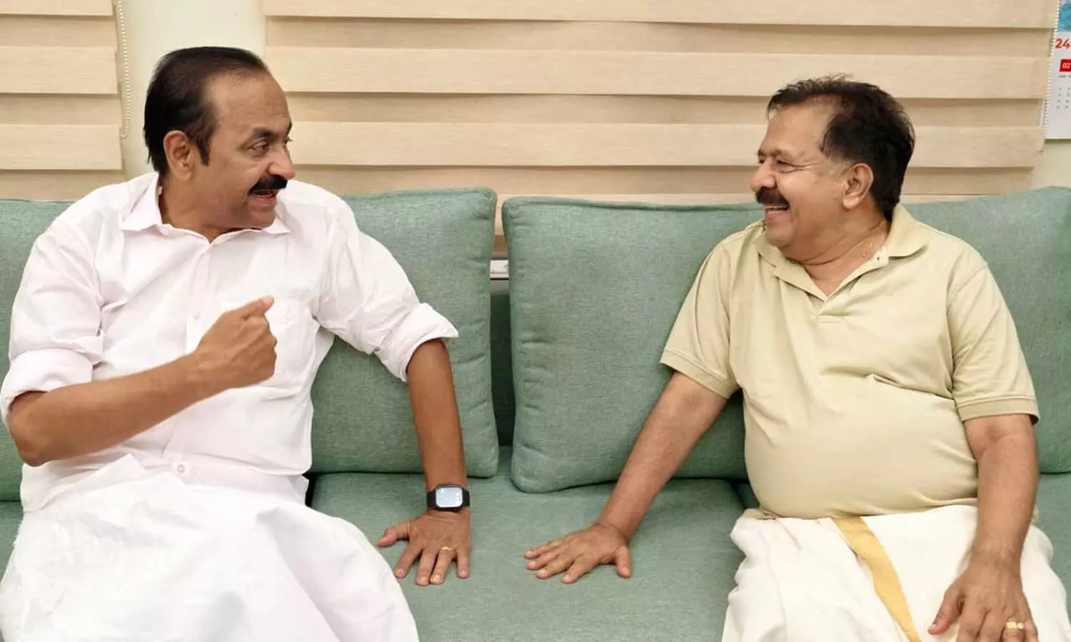 ചെന്നിത്തലയ്ക്ക് ആഭ്യന്തരം ഉറപ്പ് നൽകി വി.ഡി.സതീശൻ; ഒരു മന്ത്രി സ്ഥാനം കൂടി വേണമെന്ന് ചെന്നിത്തല ചെന്നിത്തലയ്ക്ക് ആഭ്യന്തരം ഉറപ്പ് നൽകി വി.ഡി.സതീശൻ; ഒരു മന്ത്രി സ്ഥാനം കൂടി വേണമെന്ന് ചെന്നിത്തല