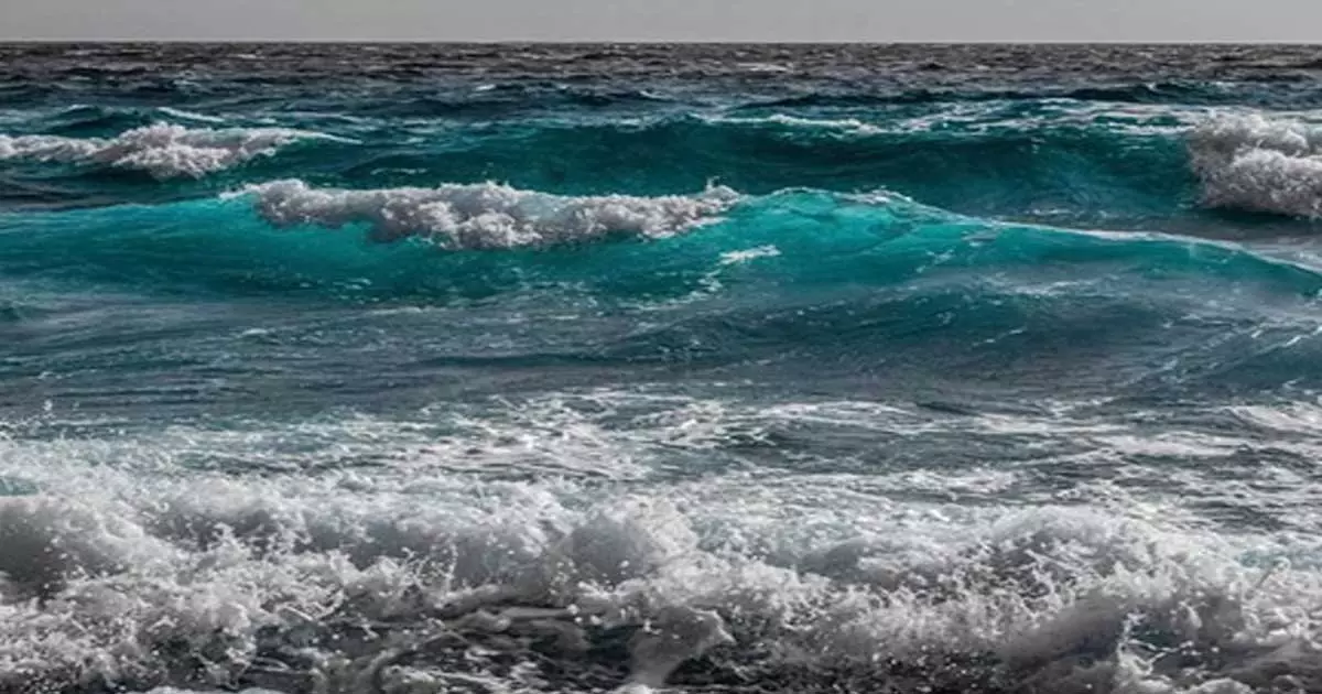 Warning of rough seas in the UAE; High temperatures and dust storms to continue Warning of rough seas in the UAE; High temperatures and dust storms to continue