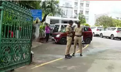 പത്ത് വർഷത്തിന് ശേഷം സെക്രട്ടേറിയറ്റിന്റെ സമരകവാടം തുറന്നു; ബാരിക്കേഡുകൾ നീക്കി പുതിയ സർക്കാർ