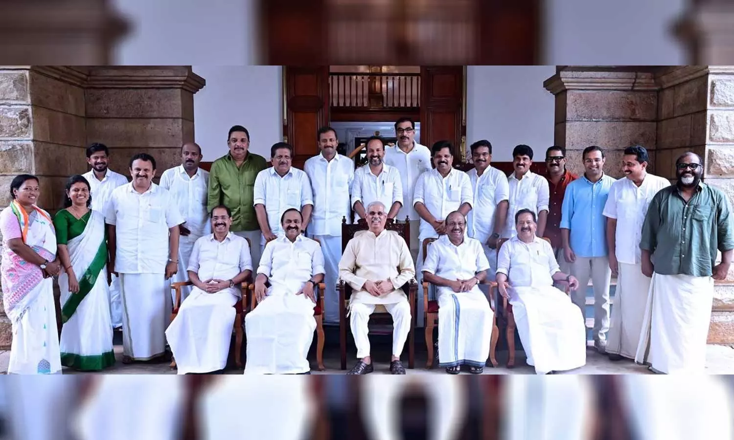 മന്ത്രിമാര്ക്ക് വകുപ്പുകളായി; പട്ടിക ഗവര്ണര്ക്ക് കൈമാറി മന്ത്രിമാര്ക്ക് വകുപ്പുകളായി; പട്ടിക ഗവര്ണര്ക്ക് കൈമാറി