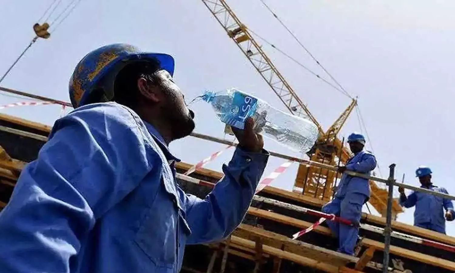 Kuwait bans outdoor work during peak summer hours from June to August Kuwait bans outdoor work during peak summer hours from June to August
