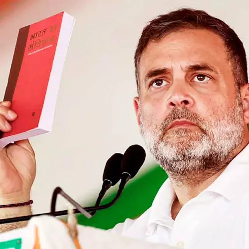 മോദിയും അമിത് ഷായും രാജ്യദ്രോഹികൾ; രാജ്യം വ്യവസായികൾക്ക് വിറ്റു: രാഹുൽ ഗാന്ധി