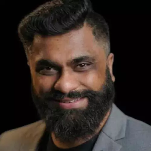 5 ലക്ഷത്തിന്റെ ജോലി പോയി, 2 കോടിയുടെ ലോൺ; തോറ്റുകൊടുക്കാതെ വ്യവസായ സാമ്രാജ്യം കെട്ടിപൊക്കി, ഈ ജീവിതകഥ വൈറൽ!
