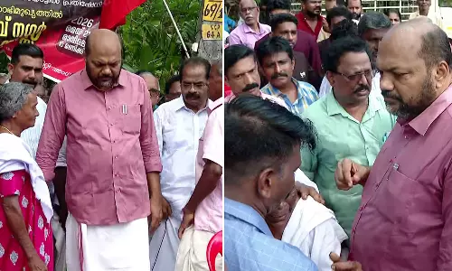 മലയിടംതുരുത്തിൽ കുടിയൊഴിപ്പിക്കൽ ഭീഷണി നേരിടുന്ന കുടുംബങ്ങളെ സന്ദർശിച്ച് പി. രാജീവ് മലയിടംതുരുത്തിൽ കുടിയൊഴിപ്പിക്കൽ ഭീഷണി നേരിടുന്ന കുടുംബങ്ങളെ സന്ദർശിച്ച് പി. രാജീവ്