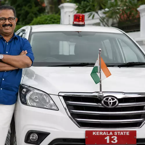 13 ഞാനിങ്ങ് എടുക്കുവാ..... ; 13-ാം നമ്പർ കാർ ചോദിച്ച് വാങ്ങി കെ.എം ഷാജി