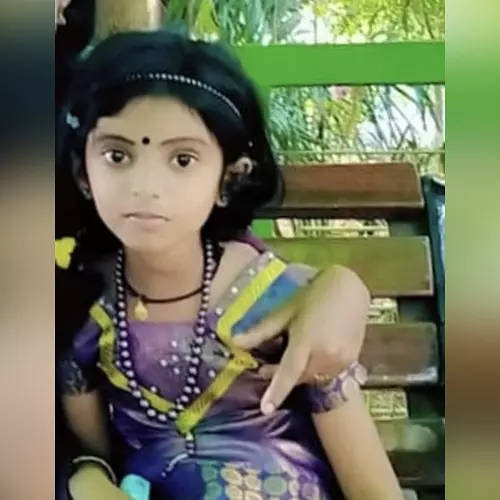 നിയന്ത്രണം വിട്ട കാർ കുഴിയിലേക്ക് മറിഞ്ഞ് ഏഴു വയസുകാരി മരിച്ചു