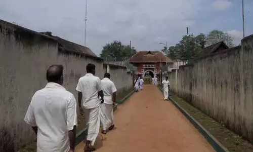 സുപ്രിംകോടതിയുടെ വ്യാജ ഉത്തരവ് കാണിച്ച് ജയിൽ മോചിതനായി ജീവപര്യന്തം ശിക്ഷക്കപ്പെട്ട തടവുപുള്ളി, വർഷങ്ങൾക്ക് ശേഷം വിവരം പുറത്തറിഞ്ഞത് ഇങ്ങനെ സുപ്രിംകോടതിയുടെ വ്യാജ ഉത്തരവ് കാണിച്ച് ജയിൽ മോചിതനായി ജീവപര്യന്തം ശിക്ഷക്കപ്പെട്ട തടവുപുള്ളി, വർഷങ്ങൾക്ക് ശേഷം വിവരം പുറത്തറിഞ്ഞത് ഇങ്ങനെ