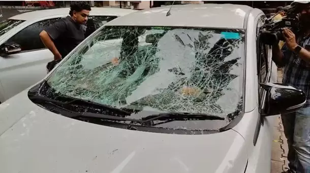ഇഡി വാഹനം ആക്രമിച്ച കേസ്; വധശ്രമത്തിന് കേസെടുത്ത് പൊലീസ് ഇഡി വാഹനം ആക്രമിച്ച കേസ്; വധശ്രമത്തിന് കേസെടുത്ത് പൊലീസ്