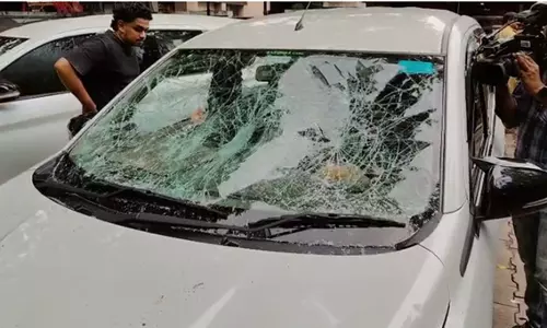 ഇഡി വാഹനം ആക്രമിച്ച കേസ്; വധശ്രമത്തിന് കേസെടുത്ത് പൊലീസ് ഇഡി വാഹനം ആക്രമിച്ച കേസ്; വധശ്രമത്തിന് കേസെടുത്ത് പൊലീസ്