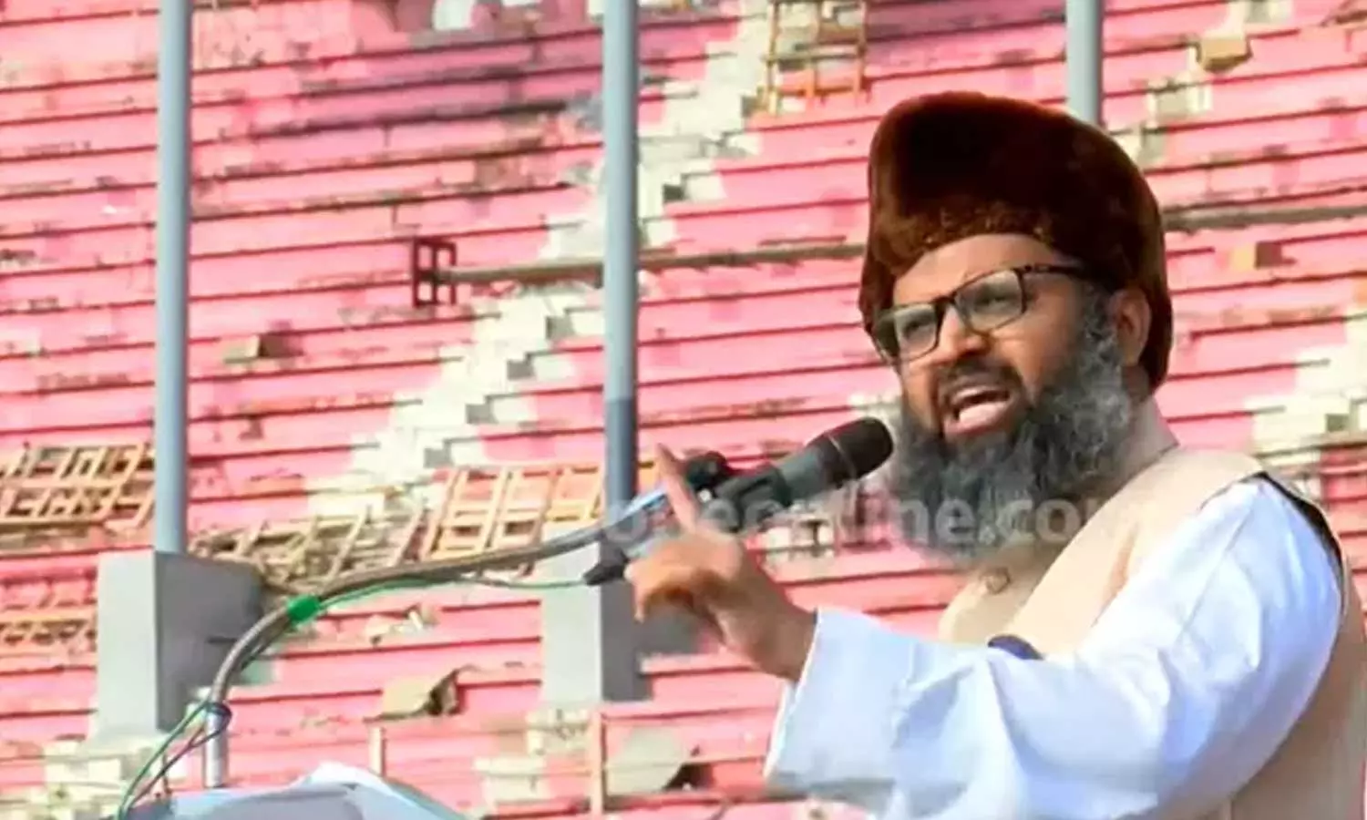 സഹോദര സമുദായങ്ങളുടെ വികാരങ്ങളെ ബഹുമാനിക്കണം, സ്നേഹവും ആത്മബന്ധവും ഊട്ടിയുറപ്പിക്കണം: ഡോ.വി.പി ഷുഹൈബ് മൗലവി സഹോദര സമുദായങ്ങളുടെ വികാരങ്ങളെ ബഹുമാനിക്കണം, സ്നേഹവും ആത്മബന്ധവും ഊട്ടിയുറപ്പിക്കണം: ഡോ.വി.പി ഷുഹൈബ് മൗലവി
