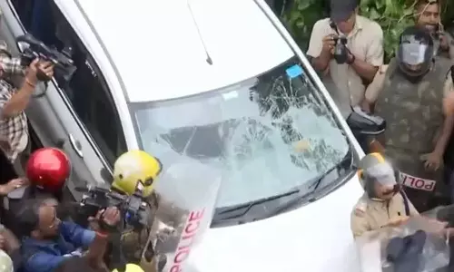 ഇഡി ഉദ്യോഗസ്ഥരെ ആക്രമിച്ച സംഭവം; മൂന്നു പേർ കൂടി അറസ്റ്റിൽ, അഞ്ചു പേരെ റിമാൻഡ് ചെയ്തു ഇഡി ഉദ്യോഗസ്ഥരെ ആക്രമിച്ച സംഭവം; മൂന്നു പേർ കൂടി അറസ്റ്റിൽ, അഞ്ചു പേരെ റിമാൻഡ് ചെയ്തു