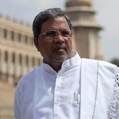 കർണാടക മുഖ്യമന്ത്രി സിദ്ധരാമയ്യ രാജി പ്രഖ്യാപിച്ചു