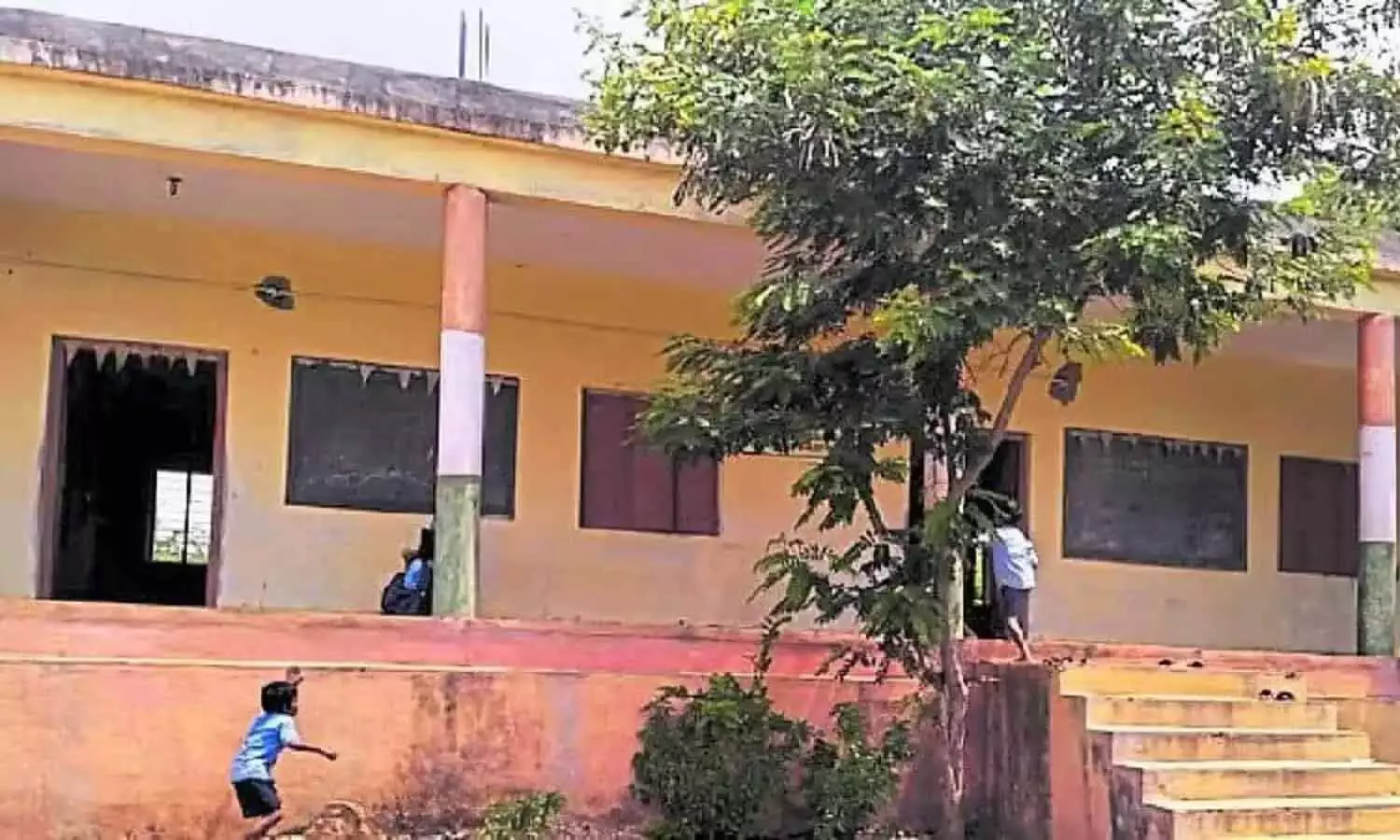 ഒന്നാം ക്ലാസില് ചേരുന്ന ഓരോ കുട്ടിക്കും 2,000 രൂപ!; ഞെട്ടിക്കുന്ന പ്രഖ്യാപനവുമായി അധ്യാപകന്, ഉദ്ദേശ്യം ഇങ്ങനെ ഒന്നാം ക്ലാസില് ചേരുന്ന ഓരോ കുട്ടിക്കും 2,000 രൂപ!; ഞെട്ടിക്കുന്ന പ്രഖ്യാപനവുമായി അധ്യാപകന്, ഉദ്ദേശ്യം ഇങ്ങനെ