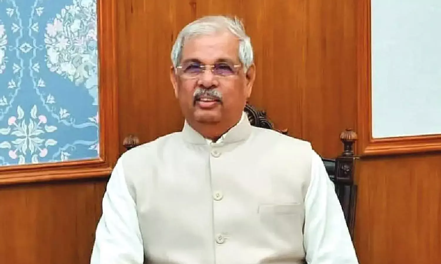 Governor expresses written protest over not singing the entire Vande Mataram Governor expresses written protest over not singing the entire Vande Mataram