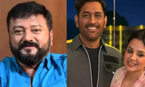 ധോനിയുടെ ഭാര്യ ഓടിവന്ന് കാലിൽ വീണു, എന്റെ പാട്ട് കേൾക്കാതെ മകൾ ഉറങ്ങാറില്ലെന്ന് പറഞ്ഞു; ജയറാം ധോനിയുടെ ഭാര്യ ഓടിവന്ന് കാലിൽ വീണു, എന്റെ പാട്ട് കേൾക്കാതെ മകൾ ഉറങ്ങാറില്ലെന്ന് പറഞ്ഞു; ജയറാം