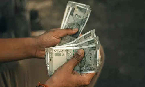 ശമ്പളം കിട്ടുമ്പോഴേക്കും തീർന്നുപോകുന്നുണ്ടോ? നിങ്ങളുടെ വരുമാനം 25,000 ആകട്ടെ രണ്ട് ലക്ഷമാകട്ടെ, ഈ ബഡ്ജറ്റിങ് റൂൾ പരീക്ഷിക്കൂ!