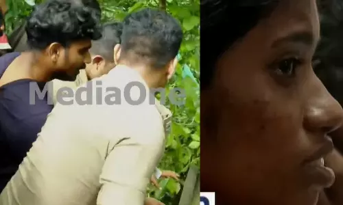 രണ്ട് കയ്യും പൊട്ടിയ കുട്ടിയെ വീടിന്റെ സൺഷേഡിലൊക്കെ നിർത്തിയത് കണ്ടിട്ടുണ്ട്; കുട്ടിയുടെ വസ്ത്രങ്ങള്‍ ഉള്‍പ്പടെ കത്തിച്ച് തെളിവ് നശിപ്പിക്കാന്‍ ശ്രമിച്ചെന്നും നാട്ടുകാര്‍