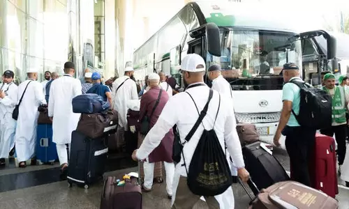 സൽമാൻ രാജാവിന്റെ അതിഥികളായെത്തിയ തീർഥാടകർ ഹജ്ജ് പൂർത്തിയാക്കി മദീനയിലേക്ക് തിരിച്ചു സൽമാൻ രാജാവിന്റെ അതിഥികളായെത്തിയ തീർഥാടകർ ഹജ്ജ് പൂർത്തിയാക്കി മദീനയിലേക്ക് തിരിച്ചു