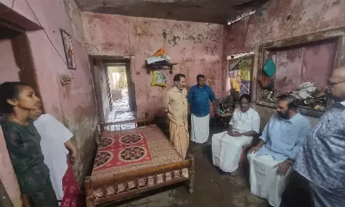 ഇഡി ഉദ്യോഗസ്ഥരെ ആക്രമിച്ച കേസ്: സിപിഎം പ്രവർത്തകന്റെ വീടിന്റെ ഫോട്ടോ ചർച്ചയാകുന്നു ഇഡി ഉദ്യോഗസ്ഥരെ ആക്രമിച്ച കേസ്: സിപിഎം പ്രവർത്തകന്റെ വീടിന്റെ ഫോട്ടോ ചർച്ചയാകുന്നു