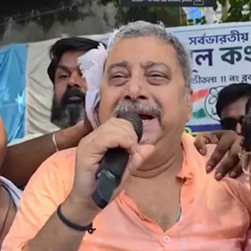 അഭിഷേക് ബാനർജിക്ക് പിന്നാലെ തൃണമൂൽ എംപി കല്യാൺ ബാനർജിക്ക് നേരെയും ആക്രമണം