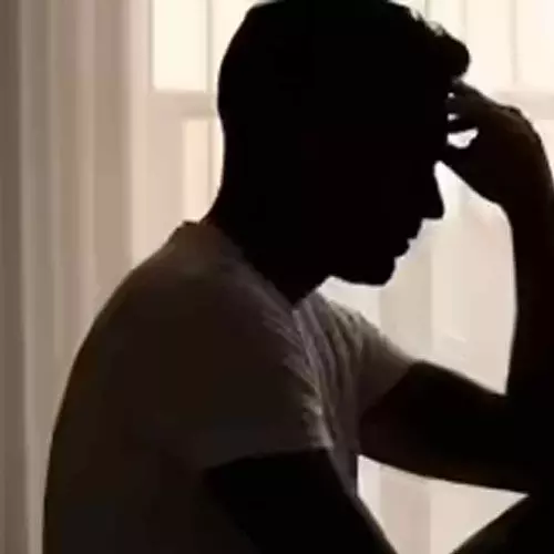 ലൈംഗിക ആഗ്രഹങ്ങളും കോപവും നിയന്ത്രിക്കാൻ കഴിയുന്നില്ല; ജനനേന്ദ്രിയം കോടാലി കൊണ്ട് മുറിച്ച് യുവാവ്