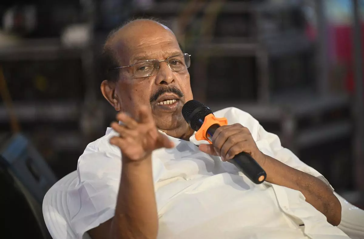 സജി ചെറിയാന്റെ നാട്ടിൽ അടുക്കളയിൽ വരെ മഞ്ഞ കുറ്റിയിട്ടു, അന്നേ തിരിച്ചടി ഓർമിപ്പിച്ചിരുന്നു; വിമര്ശനം കടുപ്പിച്ച് ജി.സുധാകരൻ സജി ചെറിയാന്റെ നാട്ടിൽ അടുക്കളയിൽ വരെ മഞ്ഞ കുറ്റിയിട്ടു, അന്നേ തിരിച്ചടി ഓർമിപ്പിച്ചിരുന്നു; വിമര്ശനം കടുപ്പിച്ച് ജി.സുധാകരൻ