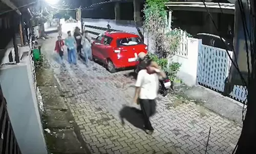 കലൂരിൽ പെൺകുട്ടികളെ ആക്രമിച്ച കേസ്; പ്രതി അക്ബറിന്‍റെ ബിസിനസ് ഇടപാടുകളിൽ ദുരൂഹതയെന്ന് പൊലീസ്