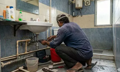 അഞ്ച് വർഷത്തിനുള്ളില് ഇന്ത്യയിൽ പ്ലംബർമാരുണ്ടാകില്ല; രാജ്യത്ത് ബ്ലൂ കോളർ തൊഴിൽ പ്രതിസന്ധി രൂക്ഷമാകുമെന്ന് മുന്നറിയിപ്പ് അഞ്ച് വർഷത്തിനുള്ളില് ഇന്ത്യയിൽ പ്ലംബർമാരുണ്ടാകില്ല; രാജ്യത്ത് ബ്ലൂ കോളർ തൊഴിൽ പ്രതിസന്ധി രൂക്ഷമാകുമെന്ന് മുന്നറിയിപ്പ്