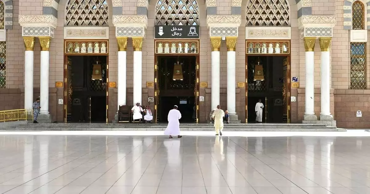 117,000 square meters of Thasos marble to keep the Prophets Mosque cool 117,000 square meters of Thasos marble to keep the Prophets Mosque cool