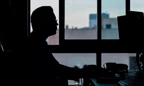 രോഗബാധിതനായ മകനെ പരിചരിക്കാനുള്ള ജീവനക്കാരന്റെ രാജി നിരസിച്ച് തൊഴിലുടമ; കയ്യടിച്ച് സോഷ്യൽമീഡിയ; ഞെട്ടിക്കുന്ന മറുപടി, വൈറൽ