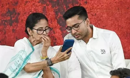 മമതക്ക് തലവേദനയായി എംപിമാരും; 23 പേർ വിമത ക്യാമ്പിലേക്കെന്ന് സൂചന