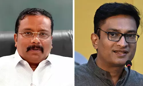 ഐഎഎസ് തലപ്പത്ത് വൻ അഴിച്ചു പണി; സസ്പെൻഷൻ പിൻവലിച്ച അശോകിനും പ്രശാന്തിനും പുതിയ ചുമതല ഐഎഎസ് തലപ്പത്ത് വൻ അഴിച്ചു പണി; സസ്പെൻഷൻ പിൻവലിച്ച അശോകിനും പ്രശാന്തിനും പുതിയ ചുമതല