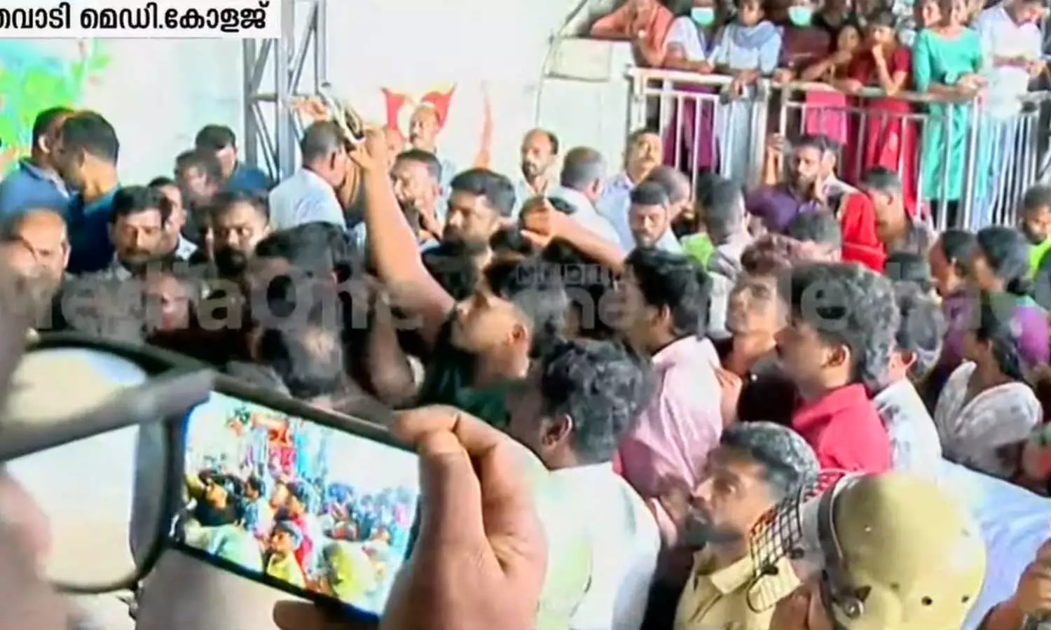 വയനാട്ടിൽ വീണ്ടും കാട്ടാനക്കലി; കാട്ടിക്കുളത്ത് കാട്ടാന ആക്രമണത്തിൽ തോട്ടം തൊഴിലാളിക്ക് ദാരുണാന്ത്യം വയനാട്ടിൽ വീണ്ടും കാട്ടാനക്കലി; കാട്ടിക്കുളത്ത് കാട്ടാന ആക്രമണത്തിൽ തോട്ടം തൊഴിലാളിക്ക് ദാരുണാന്ത്യം